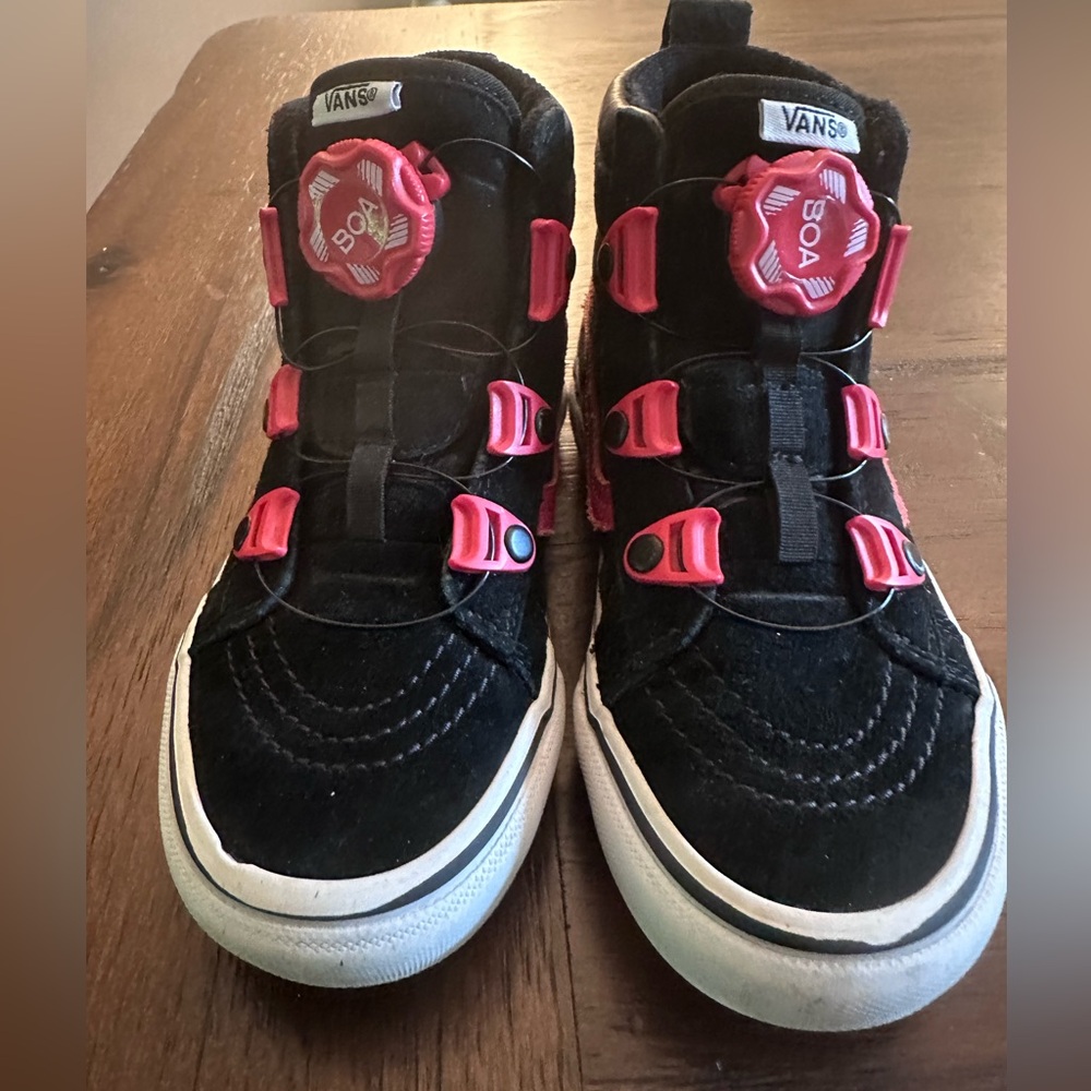 Youth 13 Vans Sk8-Hi BOA Waterproof Sneakers. In perfect condition!